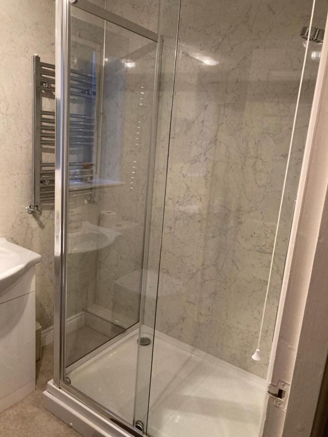Modern 2 Bedroom Ground Floor Apartment With Parking Ripon City Centre Bagian luar foto
