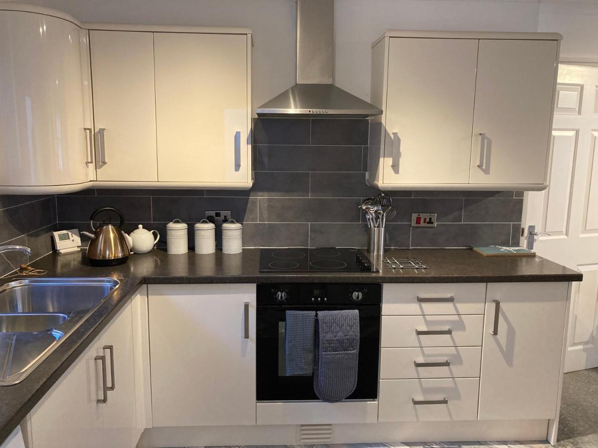 Modern 2 Bedroom Ground Floor Apartment With Parking Ripon City Centre Bagian luar foto